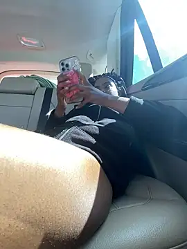 TheRealOshunQueen Show in webcam