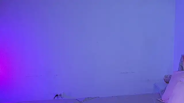 MiaColucci18: απευθείας συνομιλία ΧΧΧ