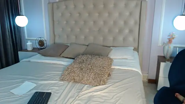 XXX chat uživo modela LiaTrainor