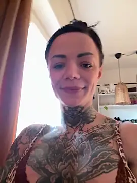 SkinnyLilly's Live XXX Chat