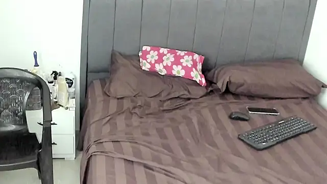 Show modela andoni_deus na web-kameri