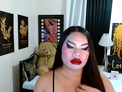 TSbrianaHugeCock 在線直播表演