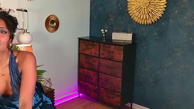 ShanialaFrancaise's Live XXX Chat