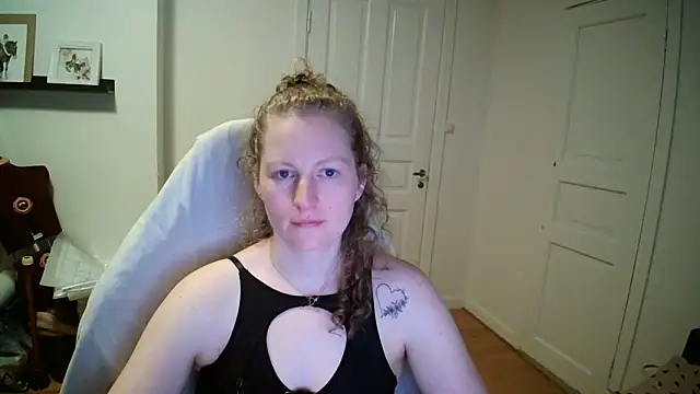 Girlnina-1995 Adlı Modelin Canlı XXX Sohbeti