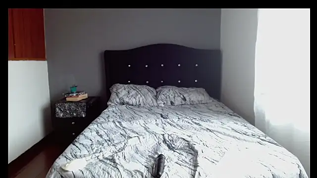 Emilia_1995's Live XXX Chat