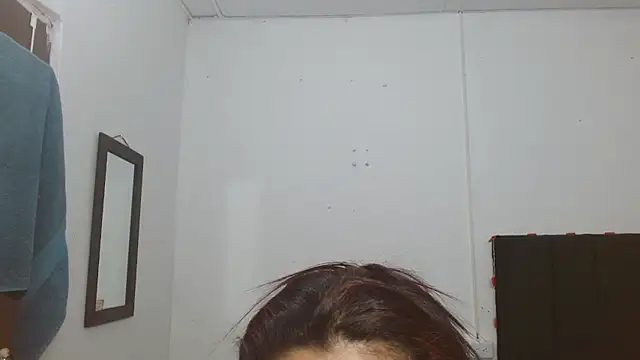 Thalian Adlı Modelin Canlı XXX Sohbeti