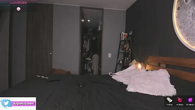 Sarajames' Live XXX Chat