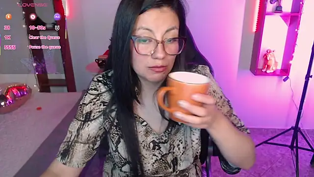 แชท XXX สดของ QueenRose94