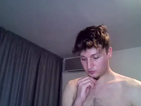 Pokazy przed kamerką – HotChrisXXX