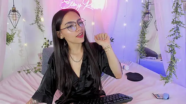 eimi_rosse18 Adlı Modelin Canlı XXX Sohbeti