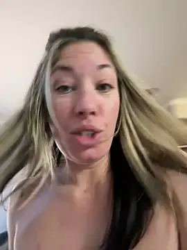 MiraKisss' Live XXX Chat