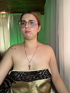 Онлайн чат XXX CoraVibes