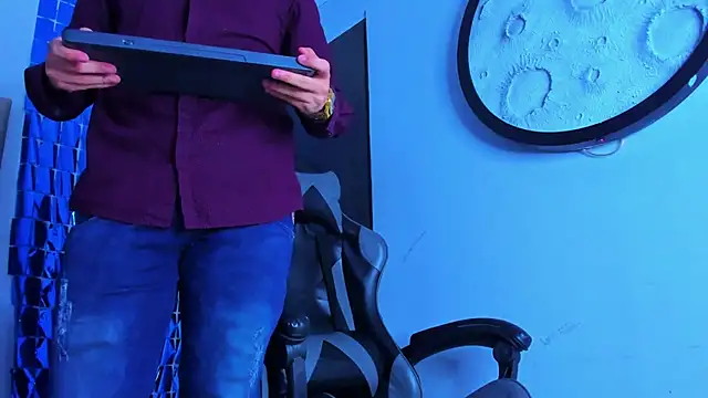 mike_257 live XXX chat