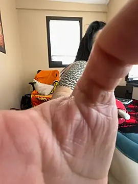 Chat +18 de Tillymarie ao vivo