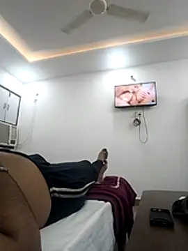 TheInvincible_meet Adlı Modelin Canlı XXX Sohbeti