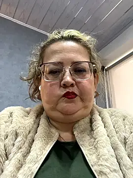 Czat XXX na żywo – CurvyRosse_