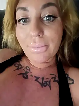 MiaMooly – webcam-show