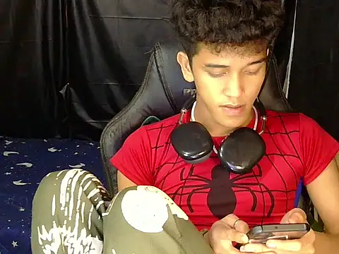 hugekenbigcockのウェブカメラショー