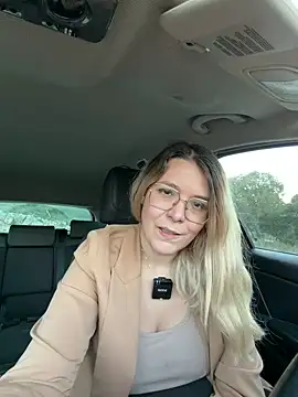 EmyLana 即時 XXX 聊天