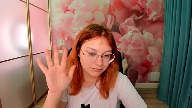 AngelinaLow 即時 XXX 聊天