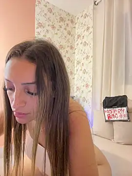 BelleLouiseVp élő XXX-chatje