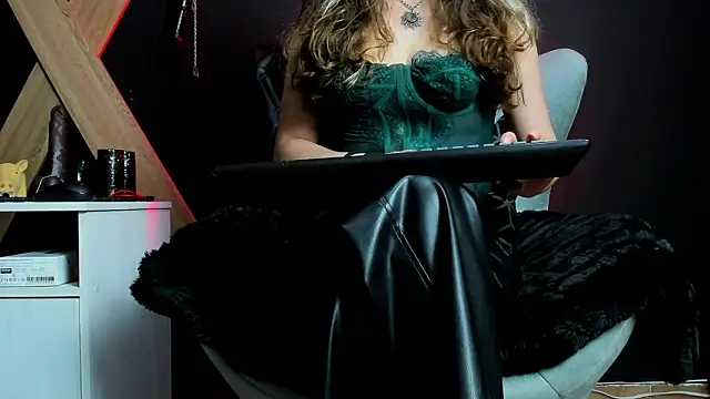 GoddesLeila 即時 XXX 聊天