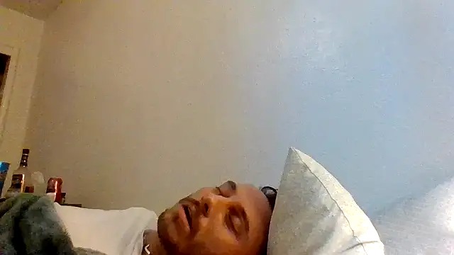 WhiteMamba6910's Live XXX Chat