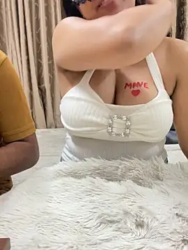 vickyandtania: διαδικτυακό σόου στην κάμερα