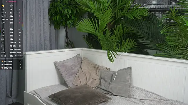 JulyMilky Chat XXX in diretta