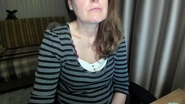 lauraoven Chat XXX in diretta