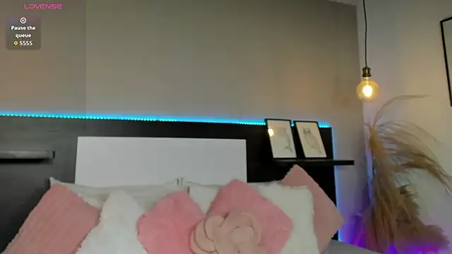 ZarahFoxx's Live XXX Chat