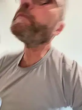 XXX chat uživo modela alwaysyoursmommy