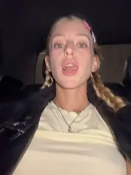 kira_mia webkamerás műsora