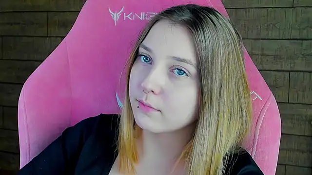 Chat +18 de TinnaBurton ao vivo