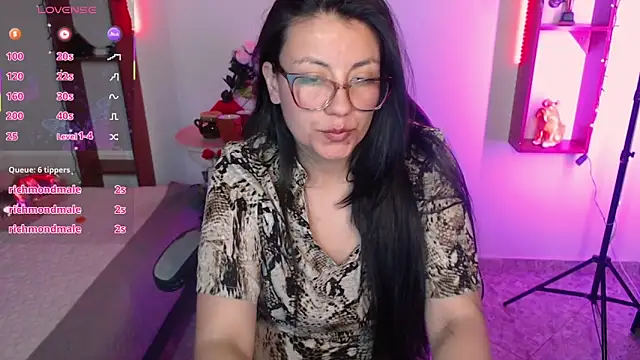 QueenRose94 现场XXX聊天