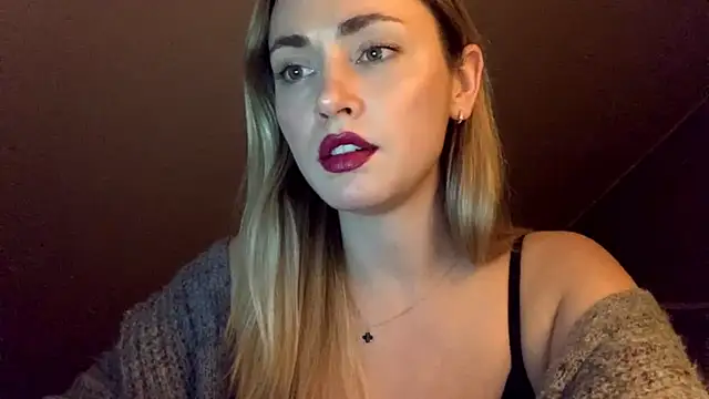 ScarlettSensitive's Live XXX Chat