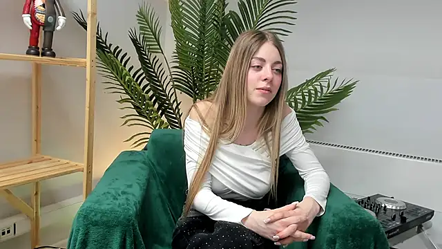 SharenSpear live XXX chat