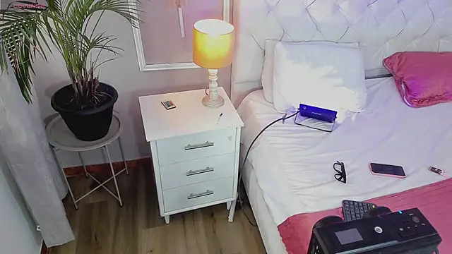 saryth_hott's Live XXX Chat