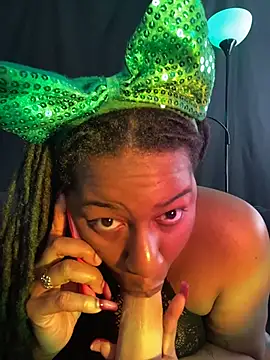 Chat XXX en directo de CoCoGoddess_