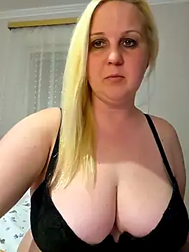 Mayci1984 Adlı Modelin Canlı XXX Sohbeti