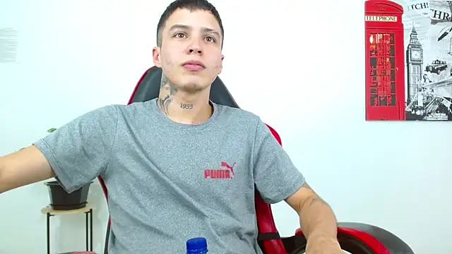 Cumandres18 élő XXX-chatje