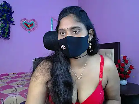 Maiya_Amber: διαδικτυακό σόου στην κάμερα