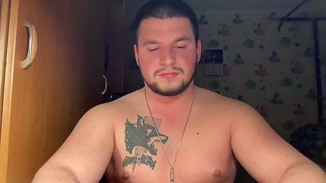 chiraq1945: διαδικτυακό σόου στην κάμερα