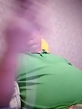 Nika_Malay: διαδικτυακό σόου στην κάμερα