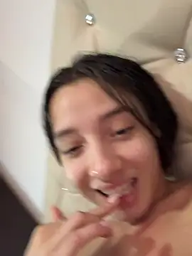 XXX chat uživo modela nami_rosee