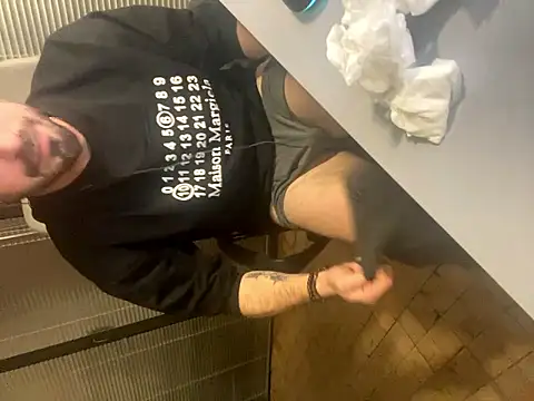 XXX chat uživo modela giorgakaci69