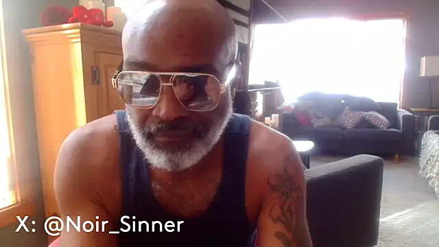 XXX chat uživo modela sinnernoir