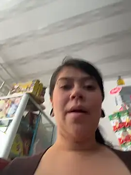 emilyjohansonのウェブカメラショー