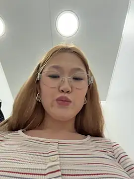 Aiko_Yumi Live XXX-chat