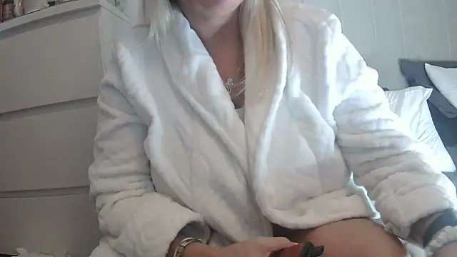 Chatroom XXX en direct de theblondecocklover